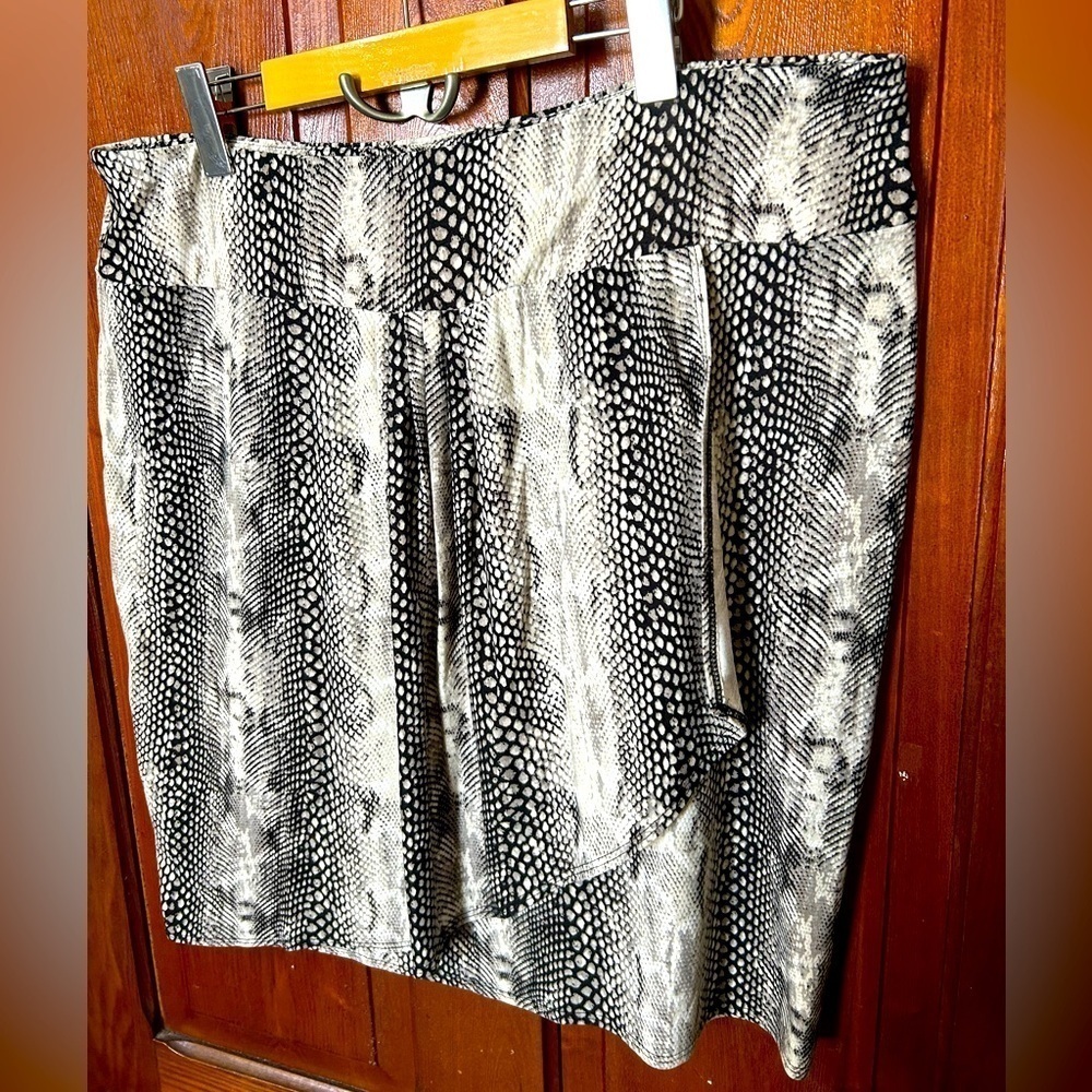 XL - Tabi Snakeskin Skirt